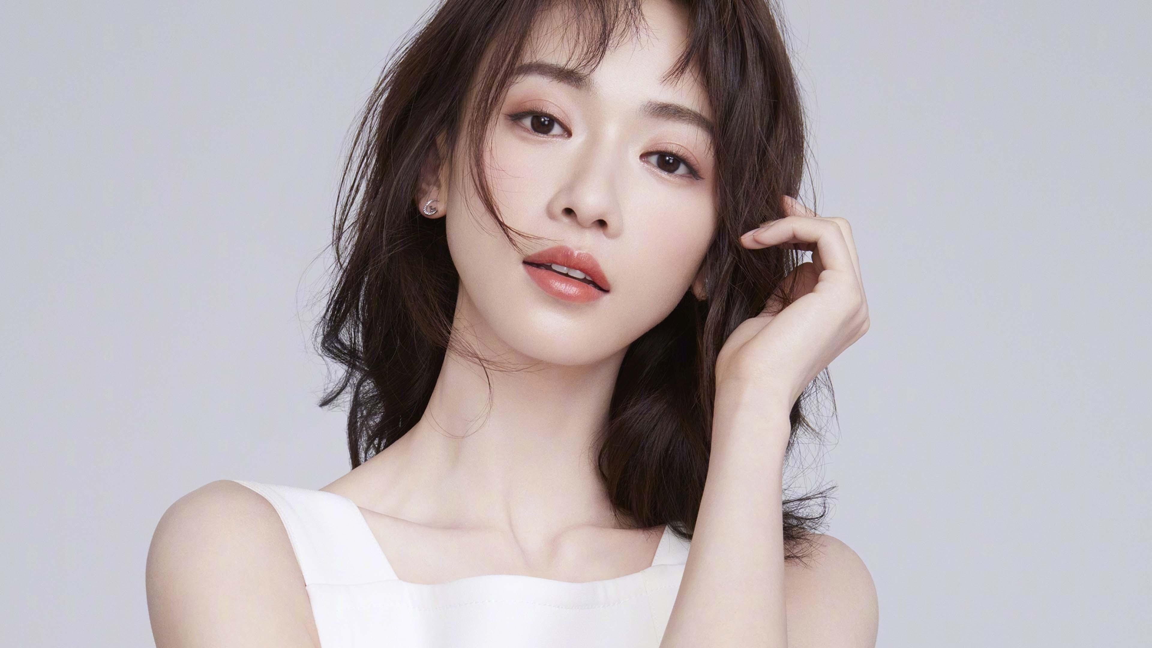 开云官网在线-《电竞经济新动力：虚拟商品与周边市场火爆》，电竞经济泛娱乐浪潮下的市场风口