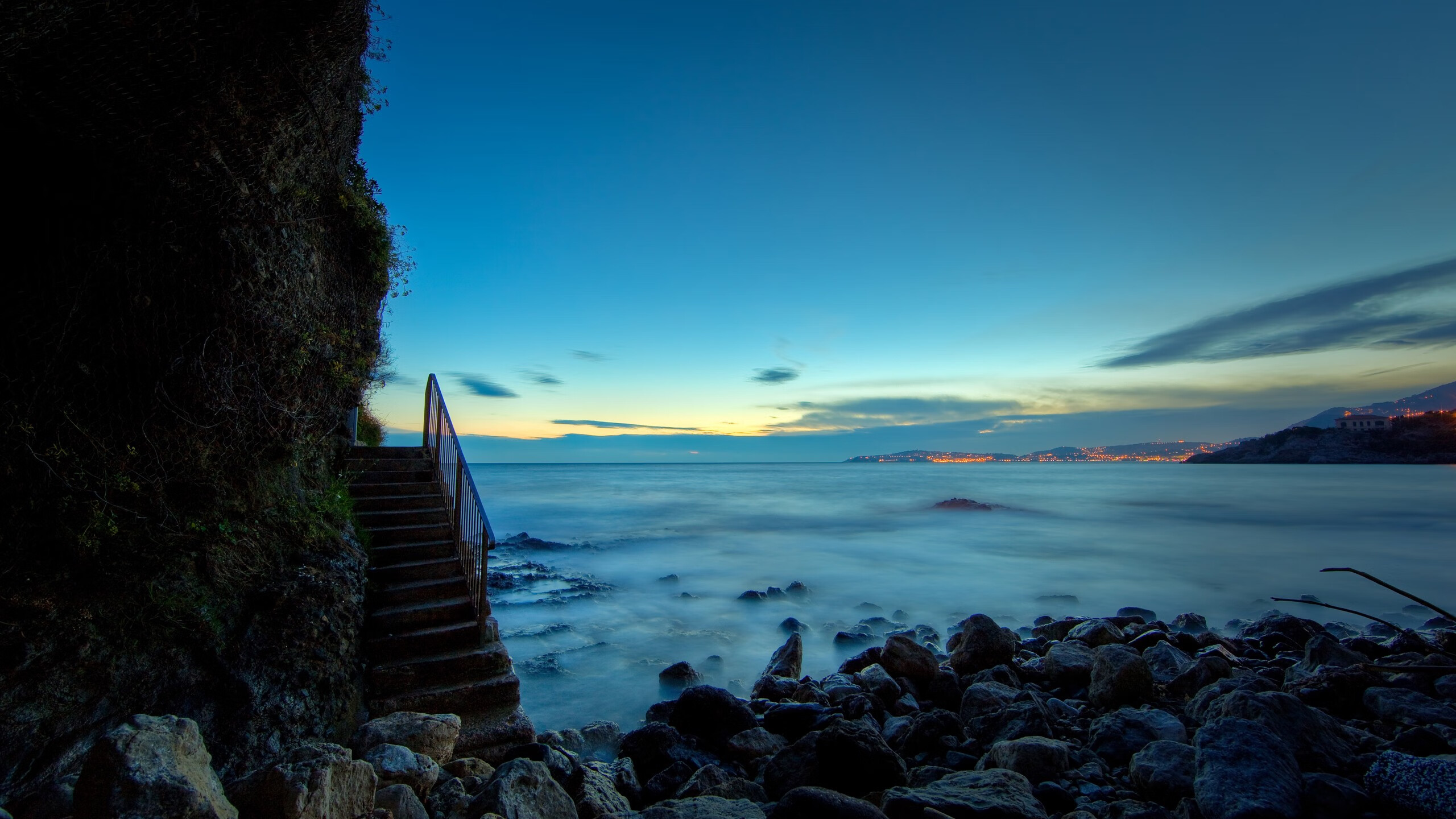 开云体育俱乐部官网-国王球员在沙漠训练营苦练防守,主帅力挺其转型,沙漠里的国王